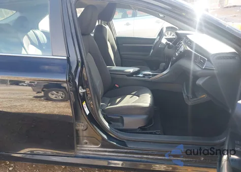 2019 Toyota Camry Le z USA, uszkodzony, nr VIN 4T1B11HK5KU726767